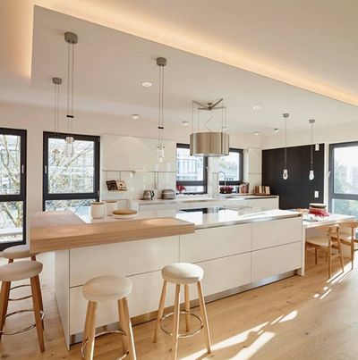 Gỗ công nghiệp trắng kết hợp cùng vân gỗ cho không gian bếp nền nã