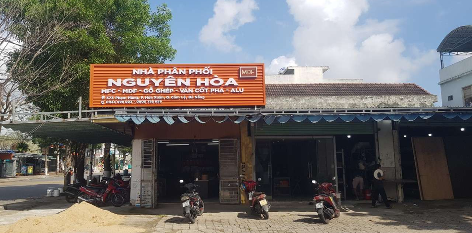 NHÀ PHÂN PHỐI NGUYÊN HÒA GỖ